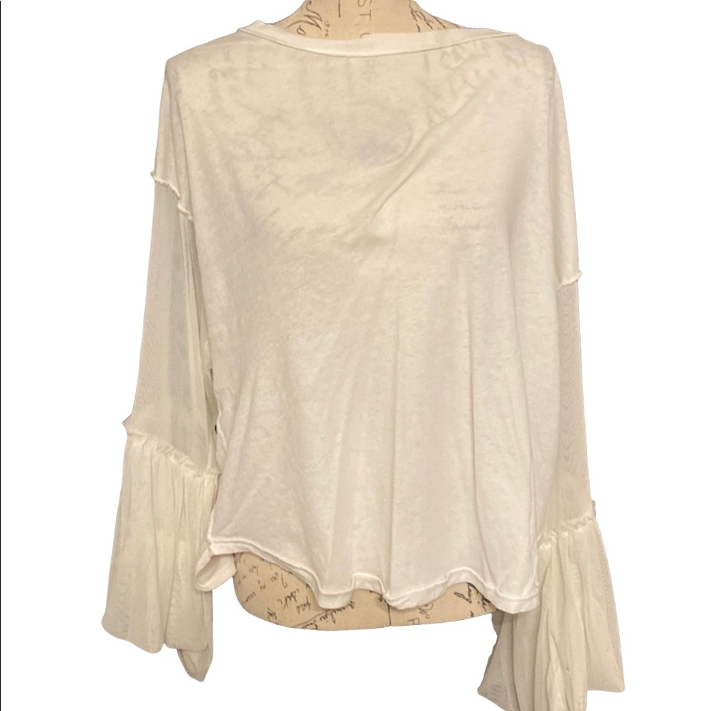 Free People White Bohemian Small Top. Used once. Beautiful Exotic Sleeves